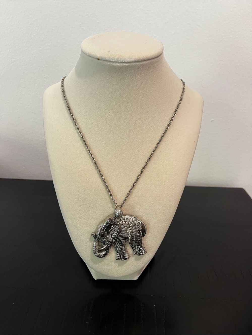 Forever 21 Silver Elephant Pendant Necklace